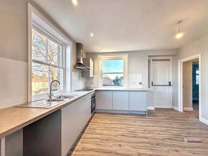 2 Bedroom Flat To Rent In Cherry Tree House, The Avenue, SO17