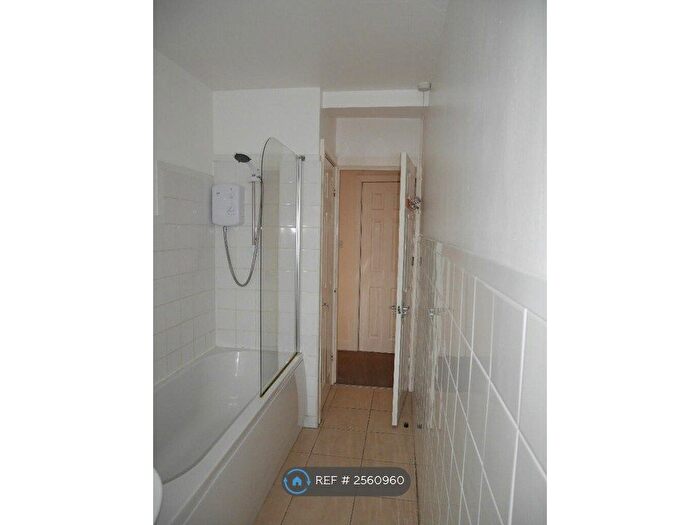 2 Bedroom Flat To Rent In Worcester Road, Cheadle Hulme, Cheadle, SK8