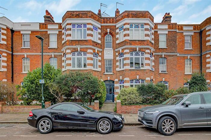 2 Bedroom Flat For Sale In Castelnau Gardens, Barnes, SW13