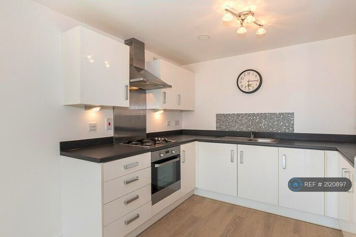 2 Bedroom Flat To Rent In Blake Avenue, Basildon, SS14