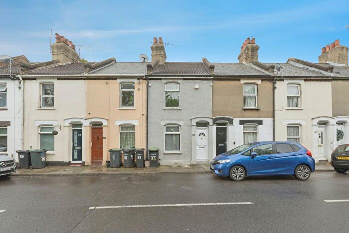 3 Bedroom Terraced House For Sale In Dover Road East, Gravesend, Kent, DA11