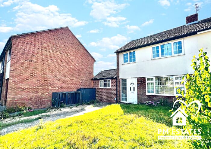 4 Bedroom Semi-Detached House To Rent In Hawthorn Close, CM22