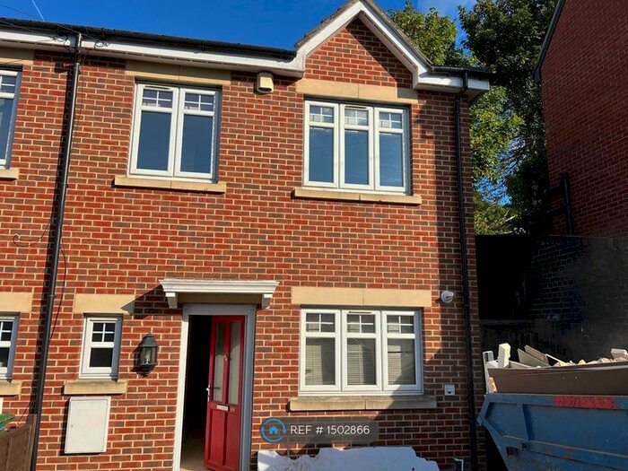 3 Bedroom End Of Terrace House To Rent In London, London, SE18