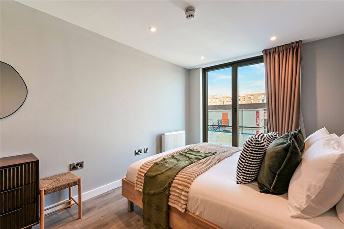 2 Bedroom Flat To Rent In Spinners Yard, Skinner Ln, LS7