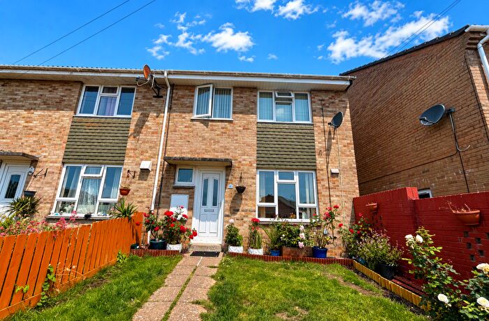 3 Bedroom End Of Terrace House To Rent In Three Bedroom Family Home, DT3