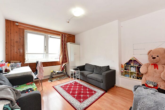3 Bedroom Flat For Sale In Middleton Street, Bethnal Green, E2