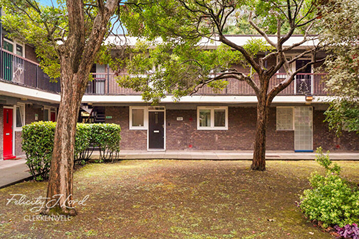 1 Bedroom Apartment For Sale In Quaker Court, Banner Street, EC1