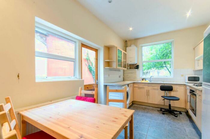 4 Bedroom House To Rent In Pretoria Road, Leytonstone, London, E11