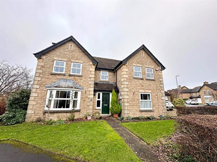 4 Bedroom Detached House To Rent In Wood End Close, Skircoat Green, Halifax, HX3
