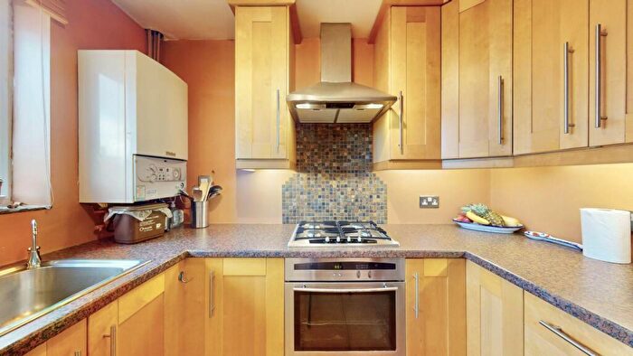 2 Bedroom Apartment For Sale In Tudor Close, Highgate, N6