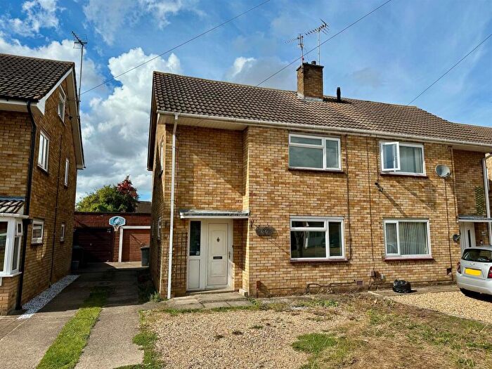 3 Bedroom Semi-Detached House To Rent In Figtree Walk, Dogsthorpe, Peterborough, PE1