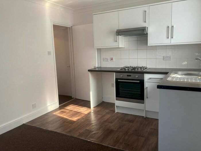 2 Bedroom Flat To Rent In Friary Road, London, SE15