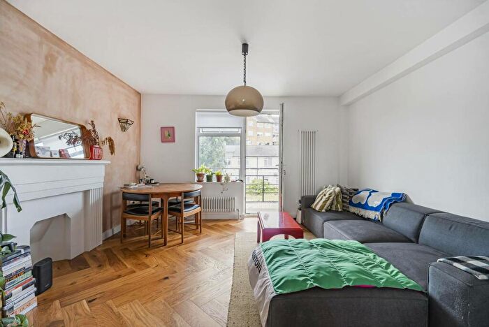 3 Bedroom Flat To Rent In Taymount Rise, Forest Hill, London, SE23