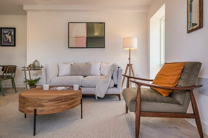 2 Bedroom Flat For Sale In Northcote Road, London, SW11