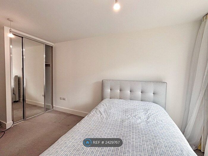 1 Bedroom Flat To Rent In Grattan Court, London, E3