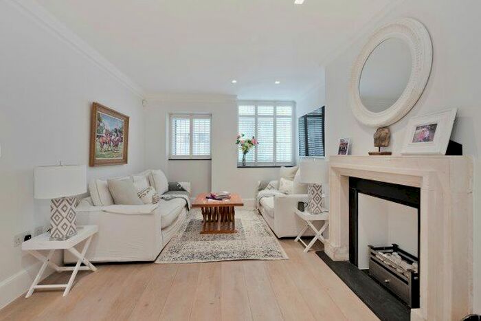 2 Bedroom Flat To Rent In Cadogan Square, London, SW1X