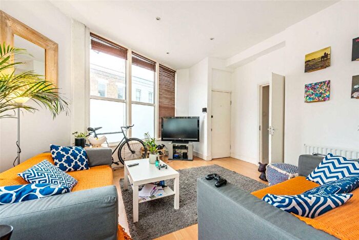 3 Bedroom Flat To Rent In Sandmere Road, London, SW4