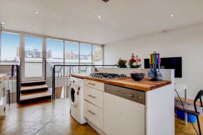 2 Bedroom Maisonette To Rent In Mallinson Road, SW11