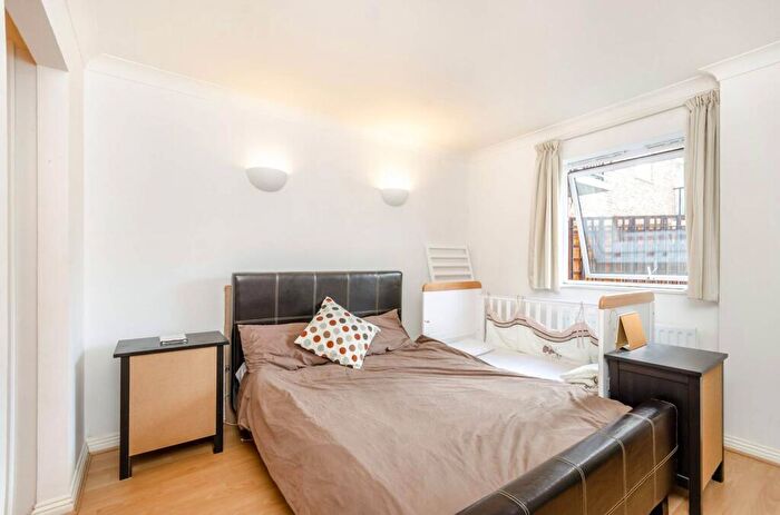 1 Bedroom Flat To Rent In Lamb Court, Limehouse, London, E14