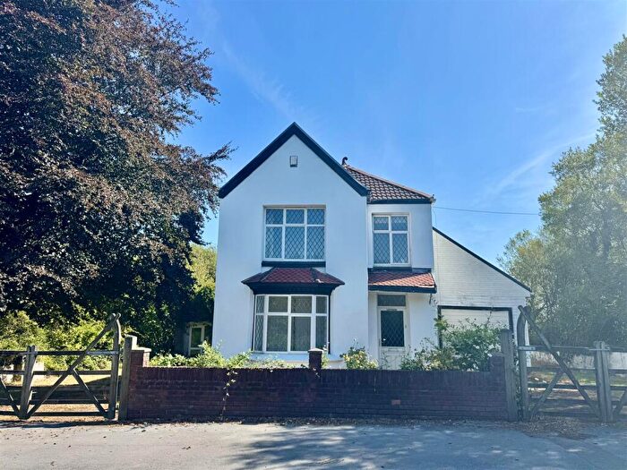 3 Bedroom Detached House For Sale In Heol Lotwen, Capel Hendre, Ammanford, SA18