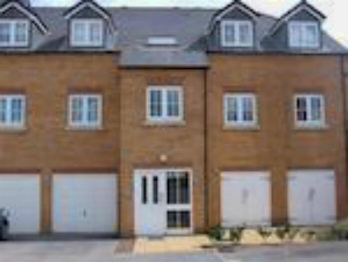 2 Bedroom Flat To Rent In Broadlands View, Pudsey, LS28