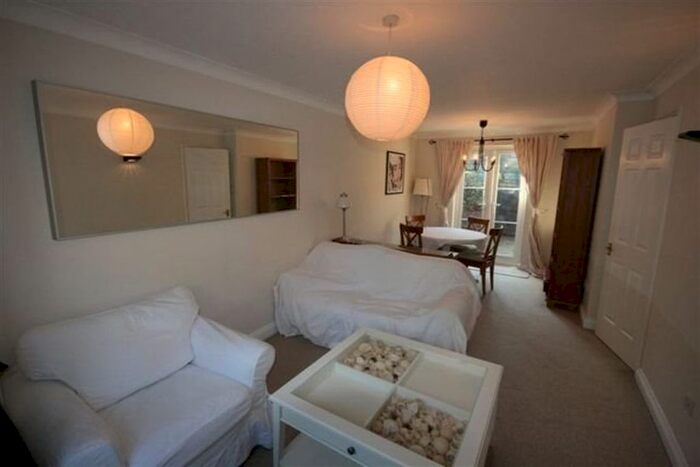 1 Bedroom Flat To Rent In Swan Place, Reading, RG1