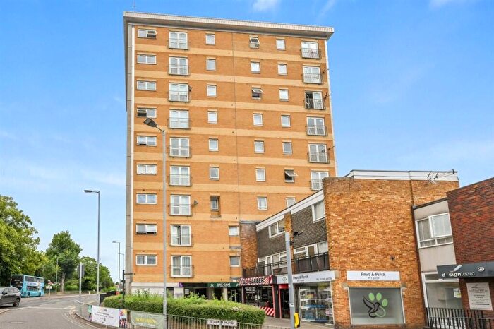 2 Bedroom Flat For Sale In Ravenscroft, High Road, Broxbourne, EN10
