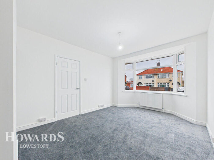 3 Bedroom Detached Bungalow For Sale In Homefield Avenue, Lowestoft, NR33