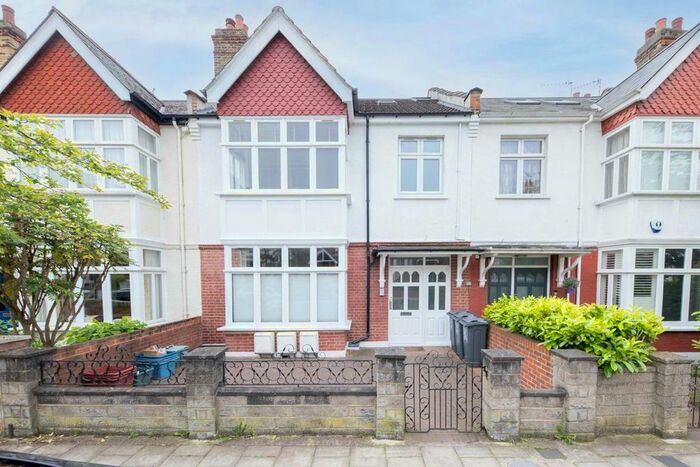 3 Bedroom Flat To Rent In Stile Hall Gardens, London, W4