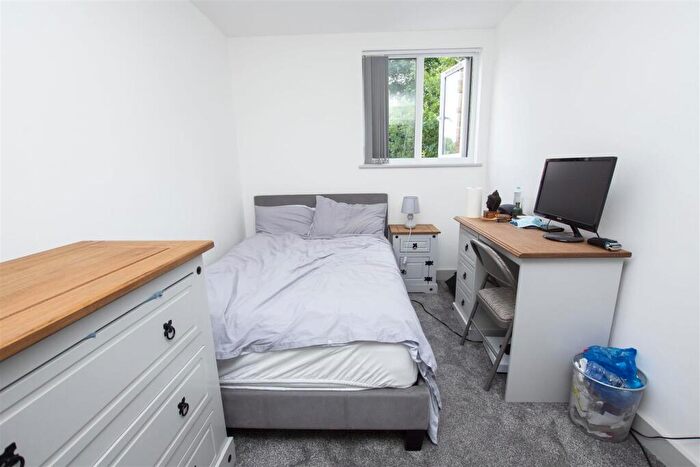 5 Bedroom House To Rent In Raddlebarn Road, Selly Oak, B29