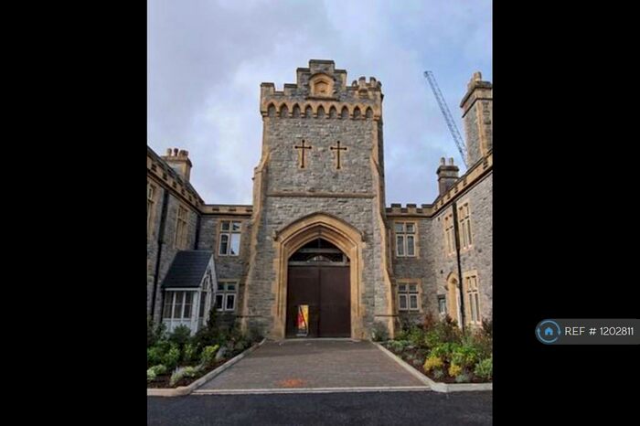 2 Bedroom Flat To Rent In Gate House, Portsmouth, PO3