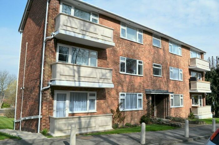 3 Bedroom Flat To Rent In Three Bedroom Apartment For Let, SO30