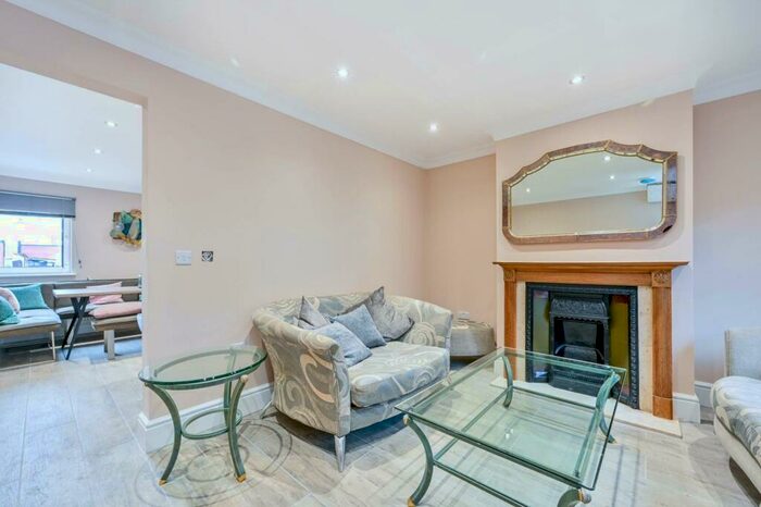 2 Bedroom Semi-Detached House To Rent In Addelstone, Addlestone, KT15