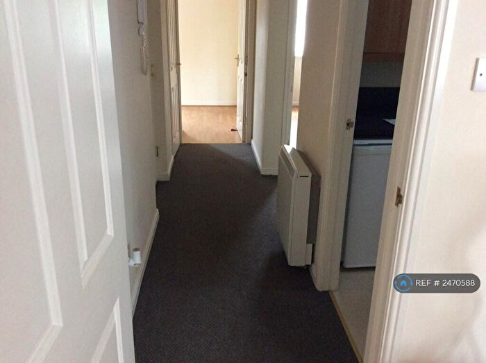 2 Bedroom Flat To Rent In Queens Crescent, Livingston, EH54
