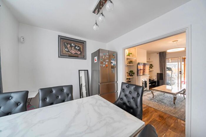 3 Bedroom Terraced House For Sale In Blundell Road, Edgware, HA8