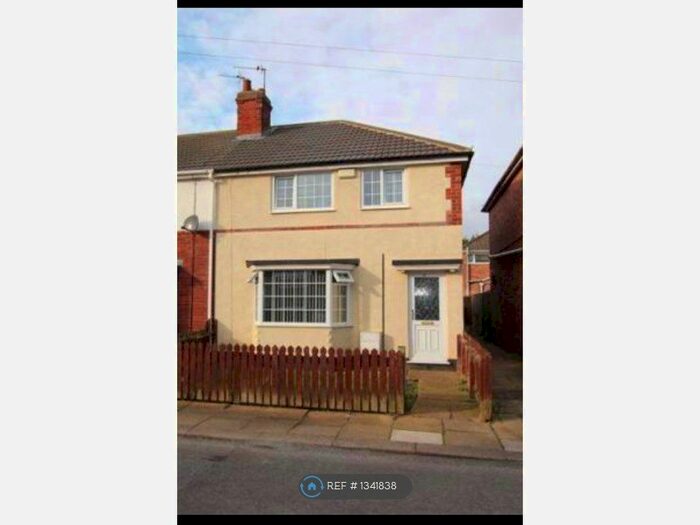3 Bedroom End Of Terrace House To Rent In St Francis Avenue, Grimsby, DN31