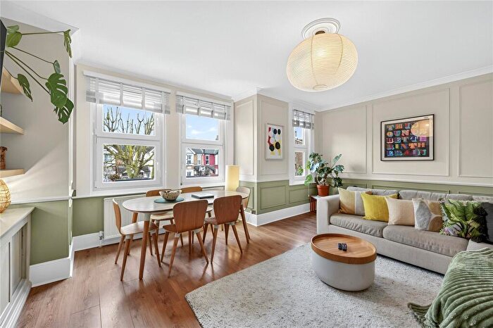 2 Bedroom Flat For Sale In Lansdowne Road, Tottenham, London, N17