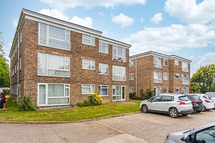 1 Bedroom Flat For Sale In Grovelands, Horley, RH6