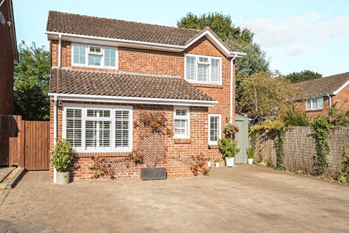 4 Bedroom Detached House For Sale In Mallow Close, Lindford, Hampshire, GU35