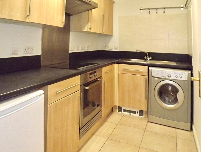 2 Bedroom Flat To Rent In Queens Crescent, Livingston, EH54