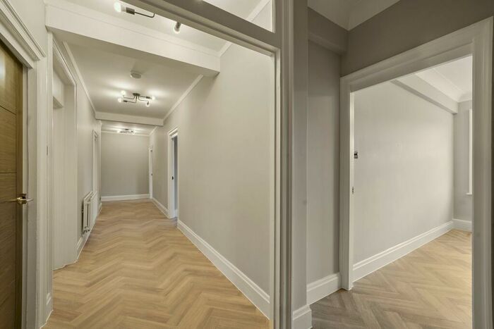 3 Bedroom Flat To Rent In Richmond Hill, Bournemouth, BH2