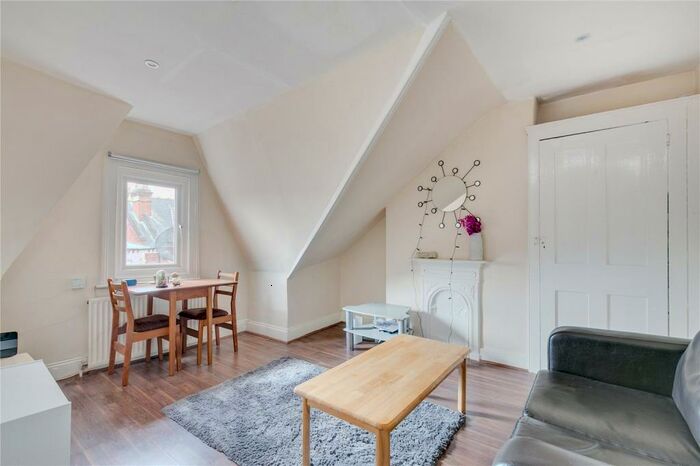 2 Bedroom Apartment To Rent In Morella Road, London, SW12