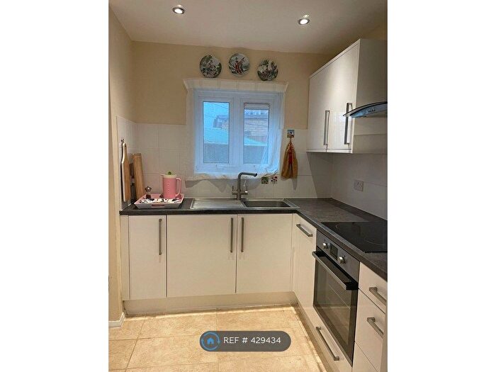 1 Bedroom Bungalow To Rent In Gosling Road, Slough, SL3