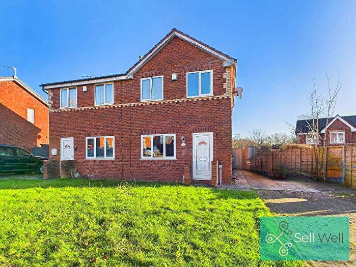 3 Bedroom Semi Detached House For Sale In Glenview Road, Tyldesley, Manchester, M29