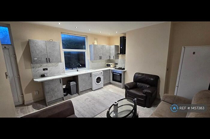1 Bedroom Terraced House To Rent In Cobden Grove, Leeds, LS12