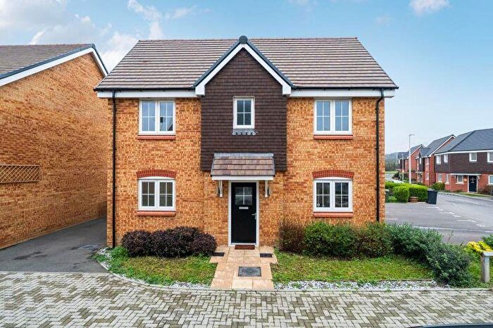 3 Bedroom Detached House To Rent In Fruit Bat Lane, Reading, RG31