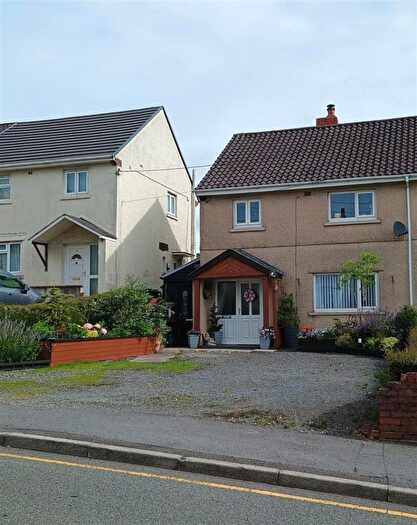 3 Bedroom Semi-Detached House For Sale In Heol Y Deri, Cwmgwili, SA14