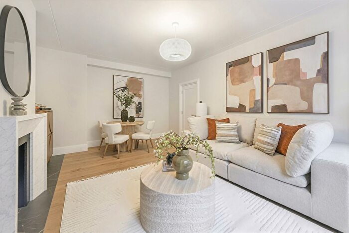 1 Bedroom Flat To Rent In Flat Richmond Court, Sloane Street, London, SW1X