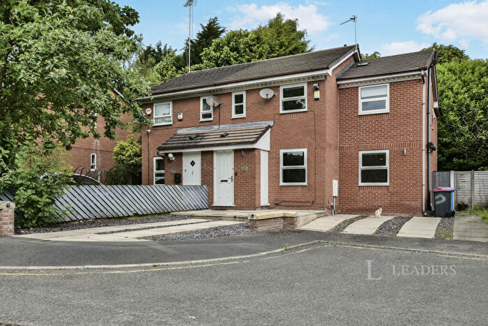 4 Bedroom Semi Detached House To Rent In Tysoe Gardens, Salford, Greater Manchester, M3