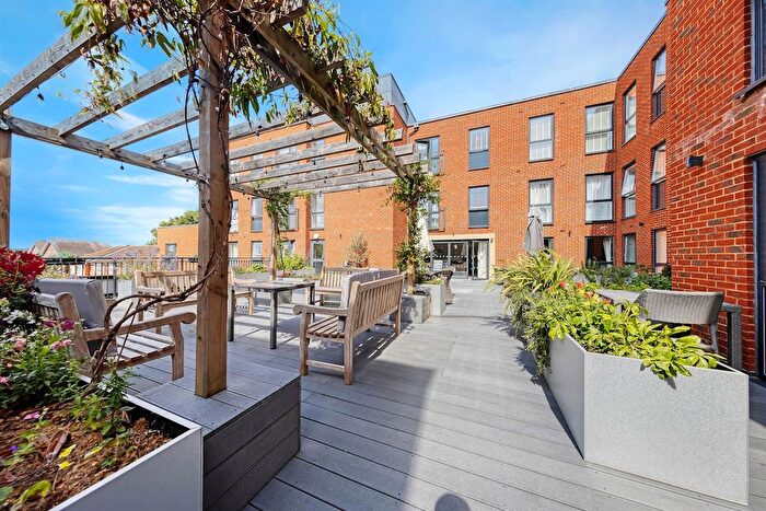 2 Bedroom Flat For Sale In High Street, Cobham, KT11